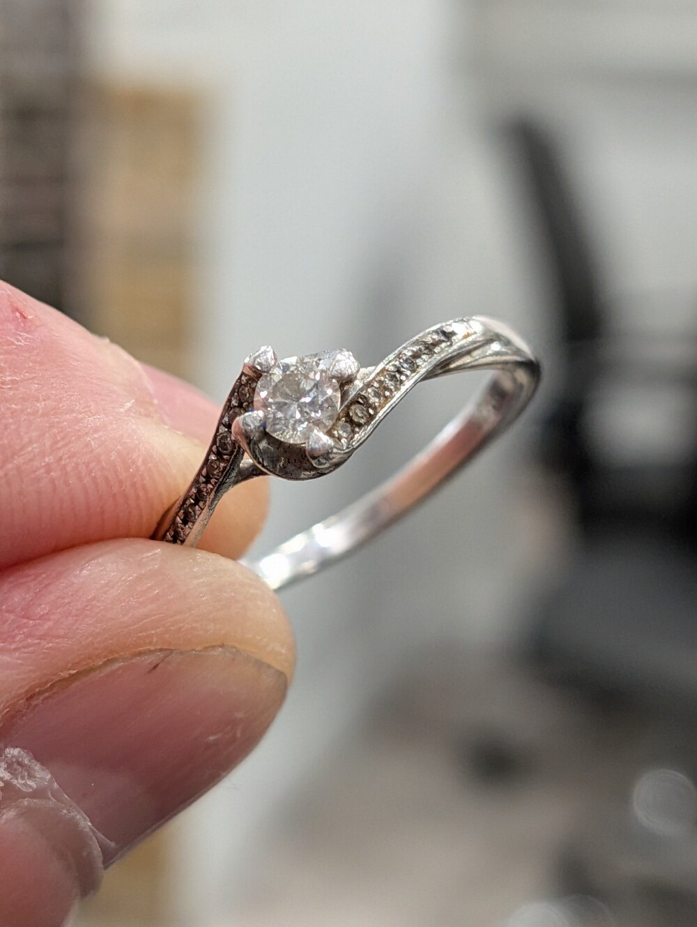 Diamond Solitare Twist Engagement Ring - White